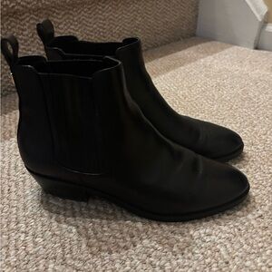 Lauren Ralph Lauren Boots Womens 81/2B leather
Ericka Ankle Chelsea Heels..